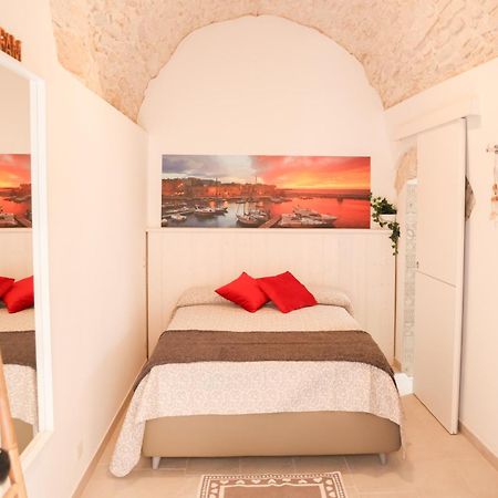 ג'ובינאצו Room 20 - Piccola Camera In Pietra Bianca מראה חיצוני תמונה