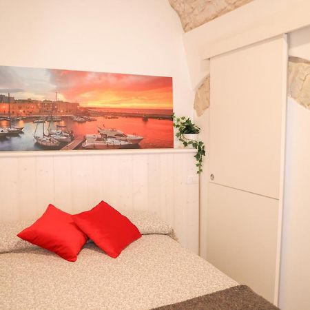 ג'ובינאצו Room 20 - Piccola Camera In Pietra Bianca מראה חיצוני תמונה
