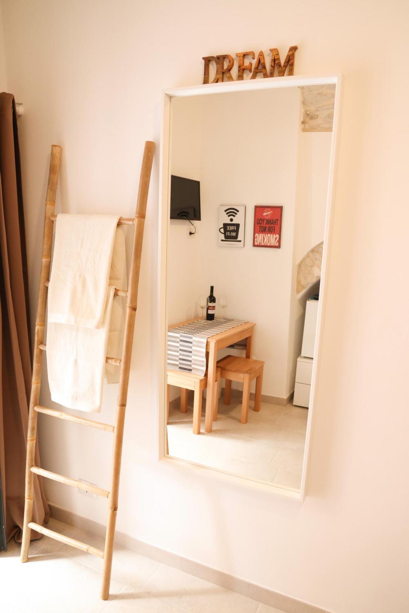 ג'ובינאצו Room 20 - Piccola Camera In Pietra Bianca מראה חיצוני תמונה