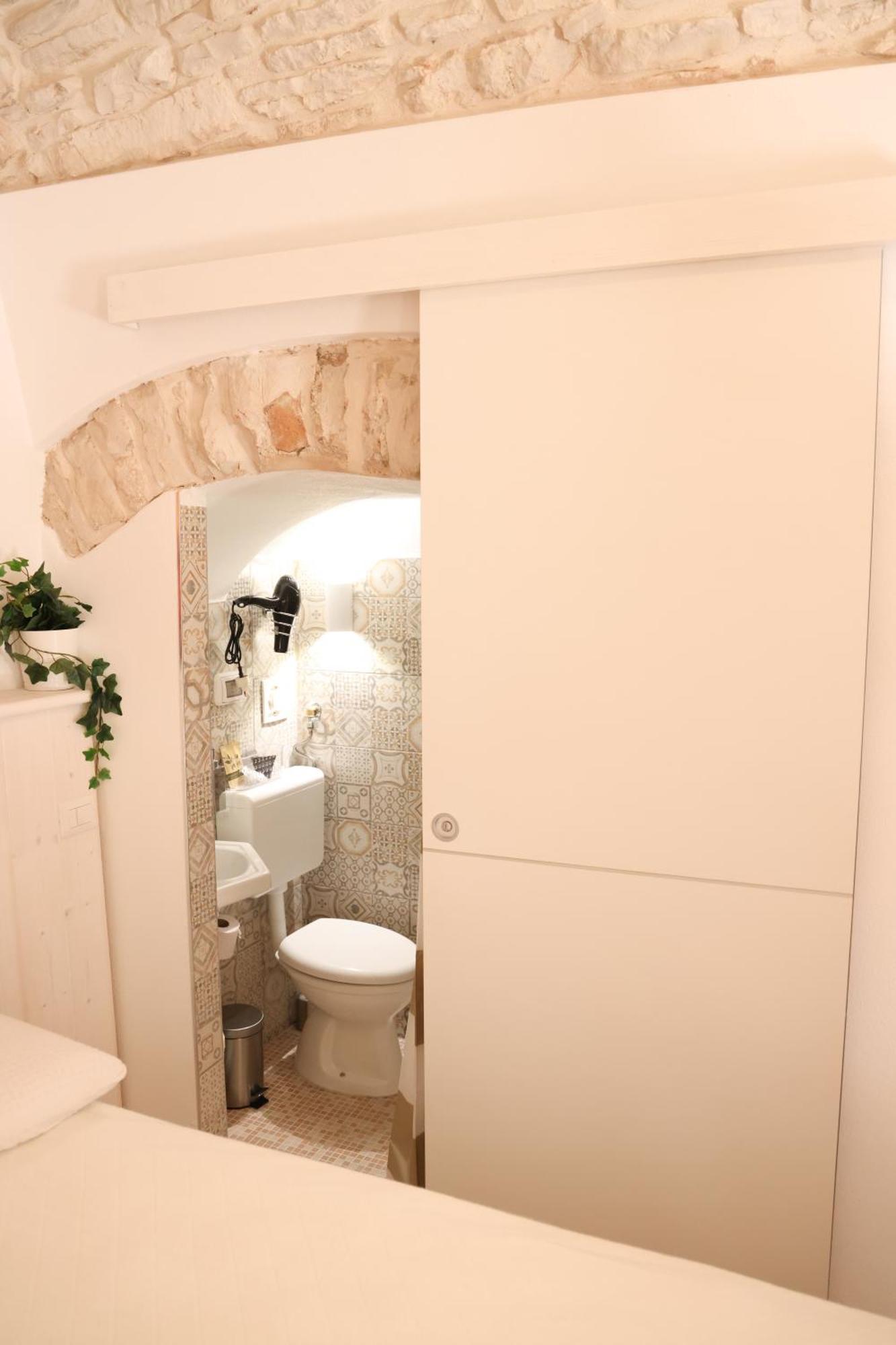 ג'ובינאצו Room 20 - Piccola Camera In Pietra Bianca מראה חיצוני תמונה