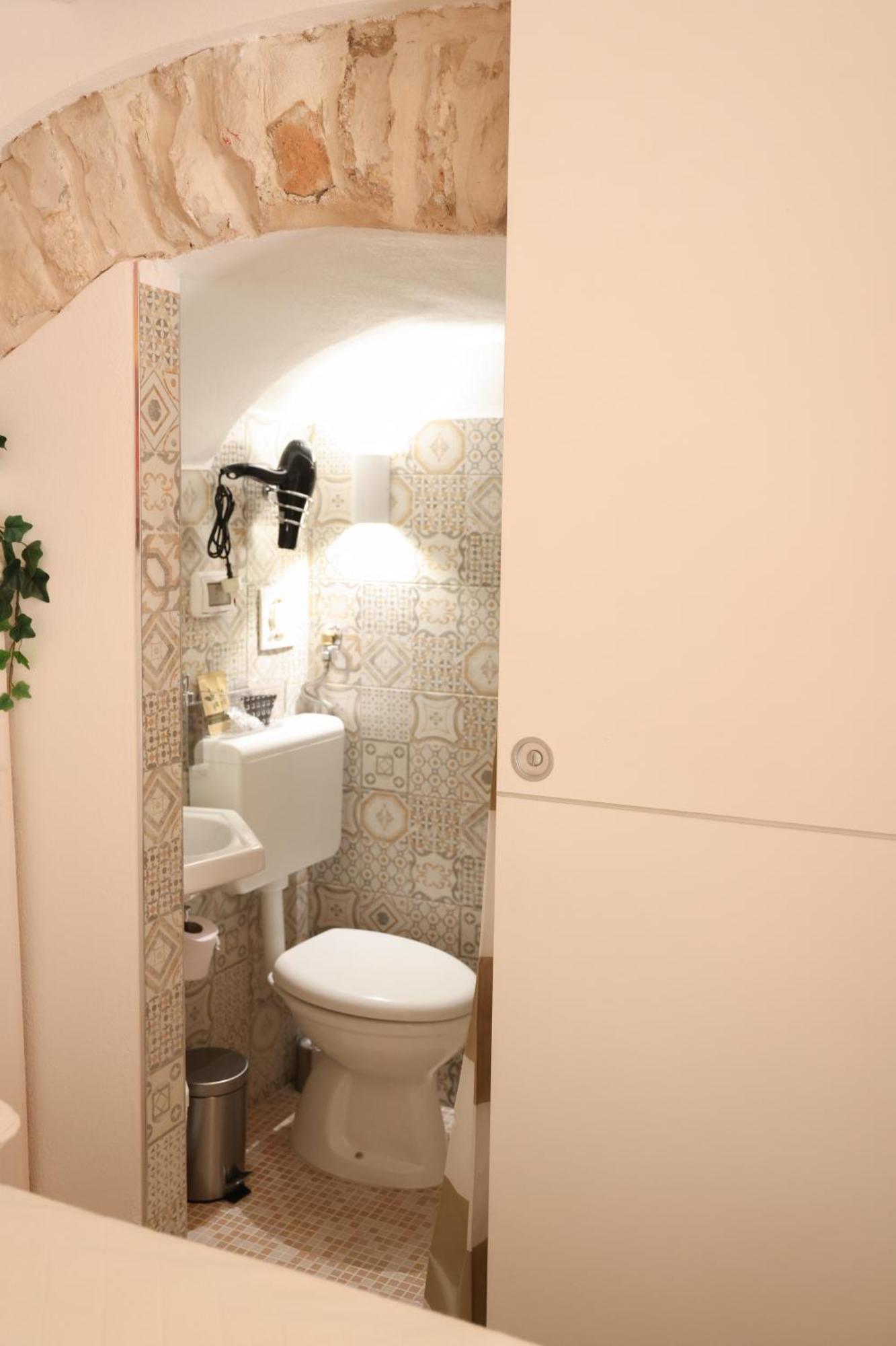 ג'ובינאצו Room 20 - Piccola Camera In Pietra Bianca מראה חיצוני תמונה