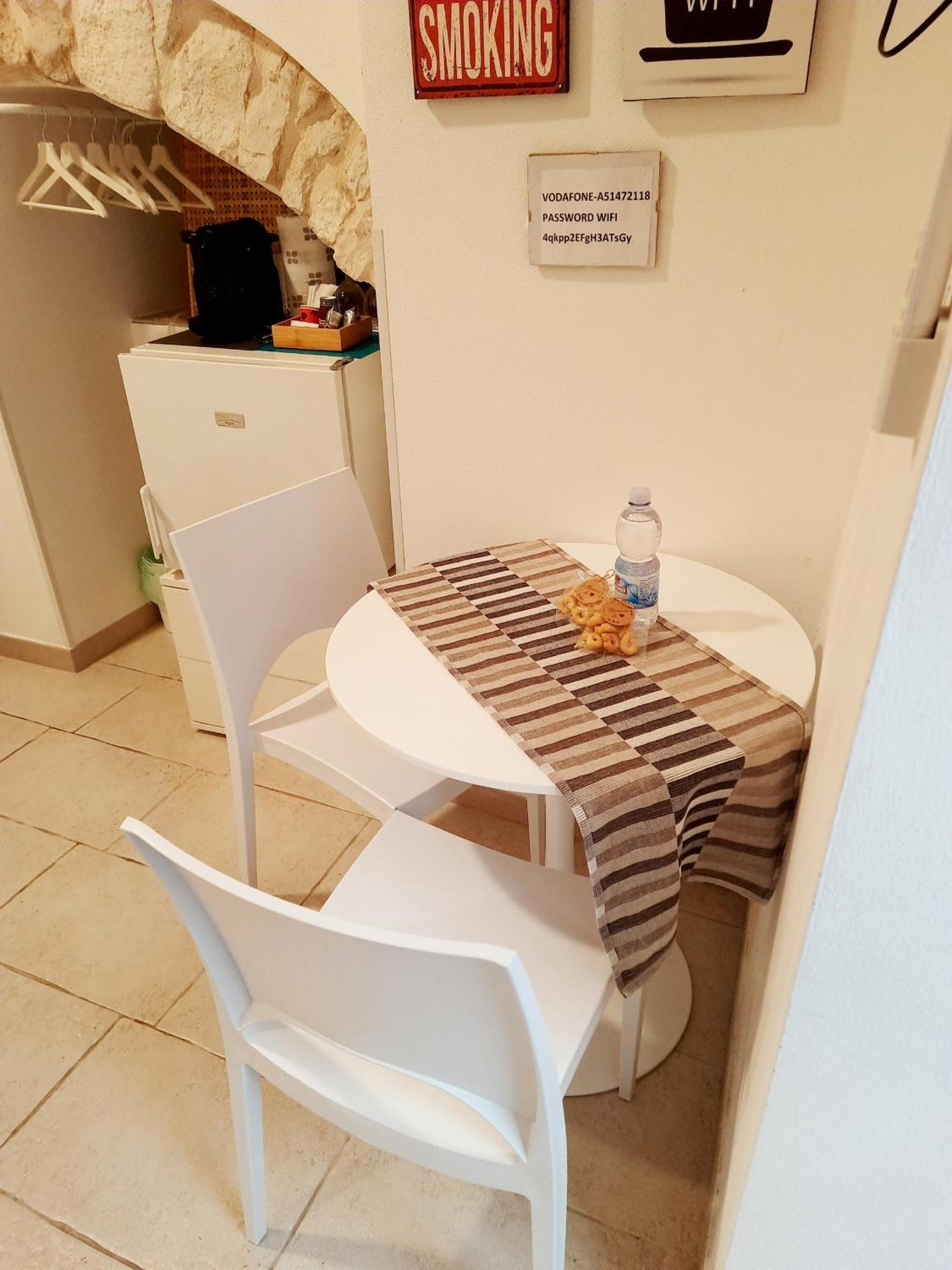 ג'ובינאצו Room 20 - Piccola Camera In Pietra Bianca מראה חיצוני תמונה