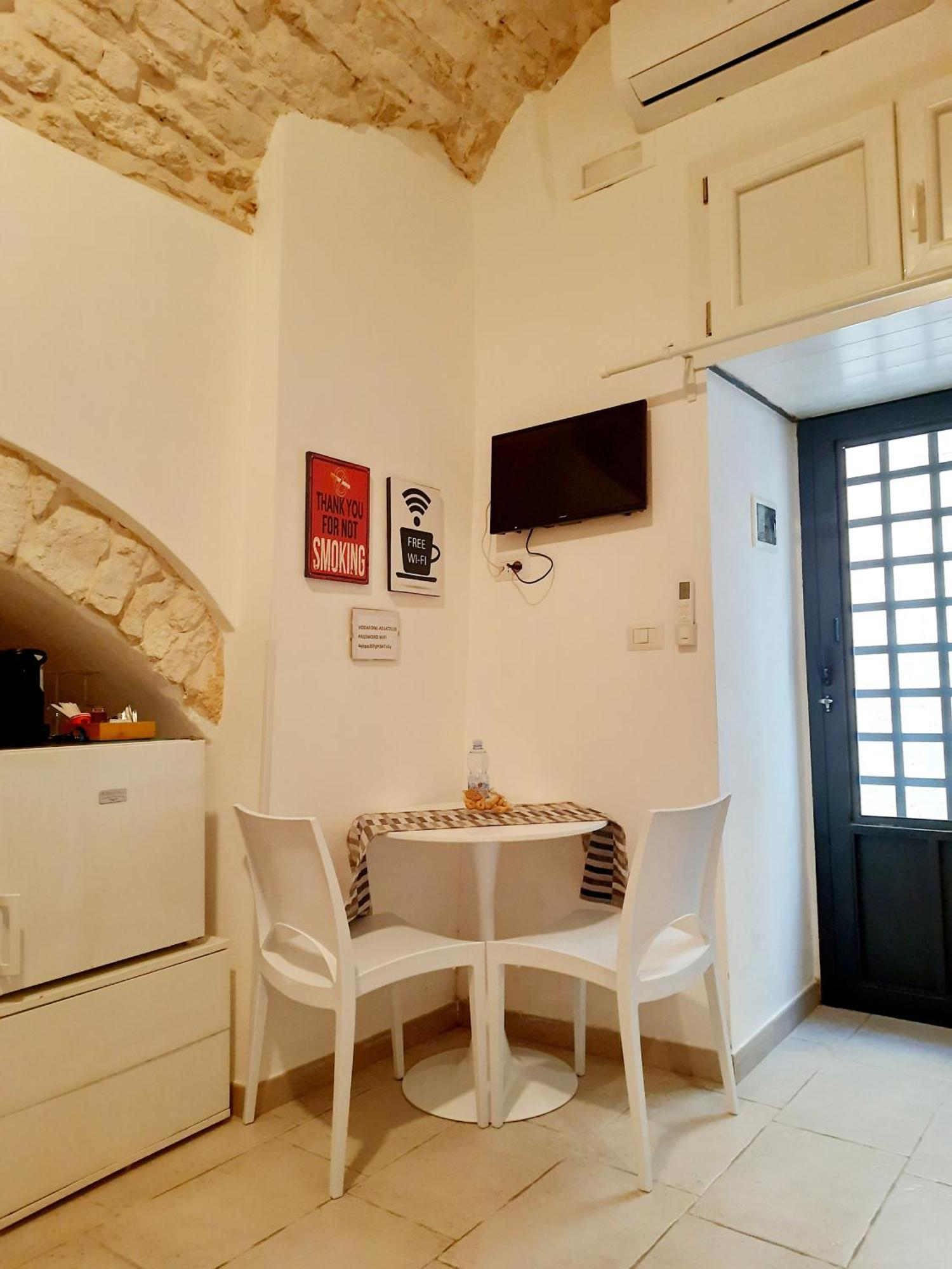 ג'ובינאצו Room 20 - Piccola Camera In Pietra Bianca מראה חיצוני תמונה